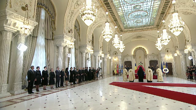 Cine i-a adus un omagiu lui Ion Iliescu. Doi foști președinți au mers să își ia rămas-bun