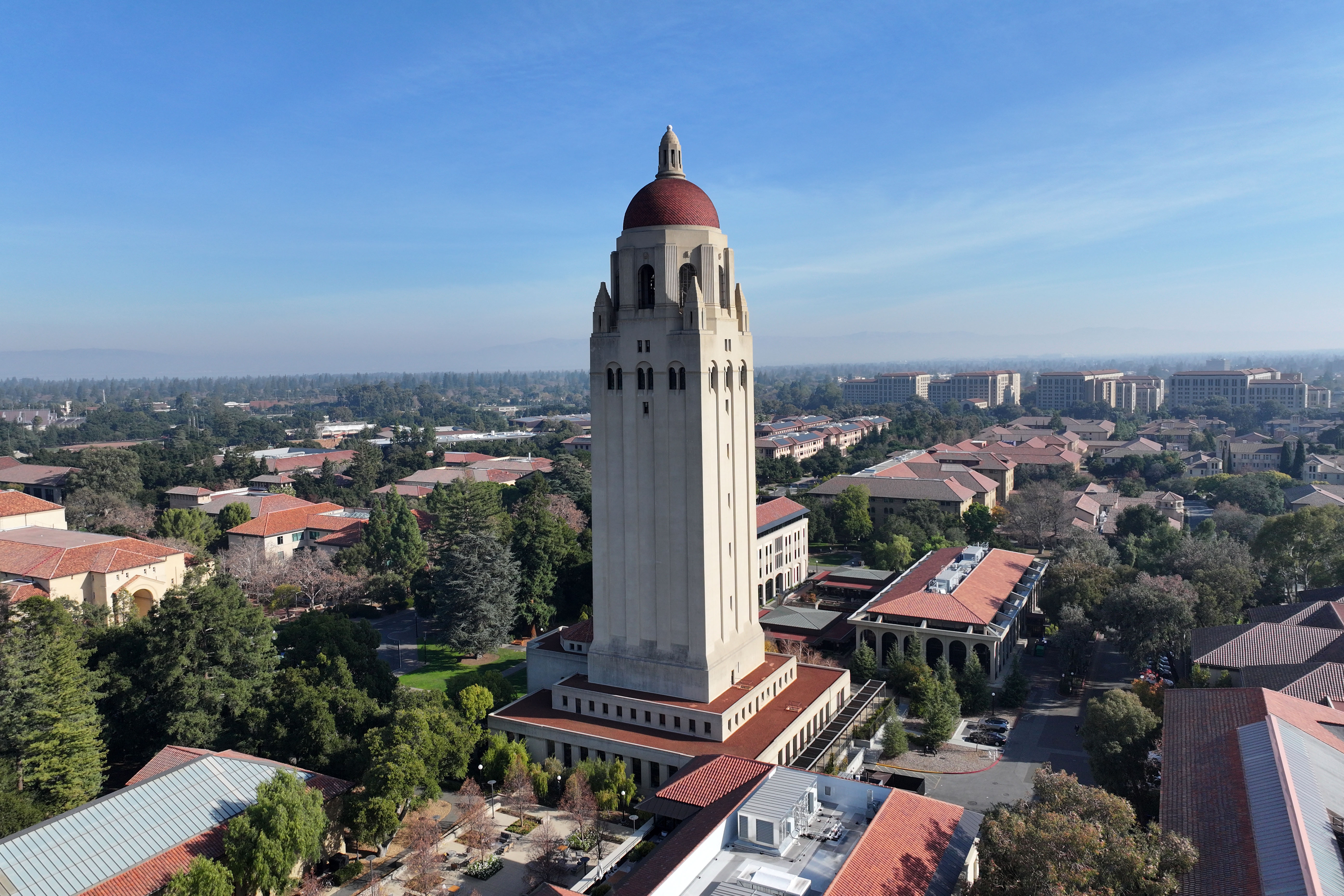 Prestigioasa universitate Stanford, nevoită să taie 363 de posturi după ce cabinetul Trump i-a tăiat din fondurile publice