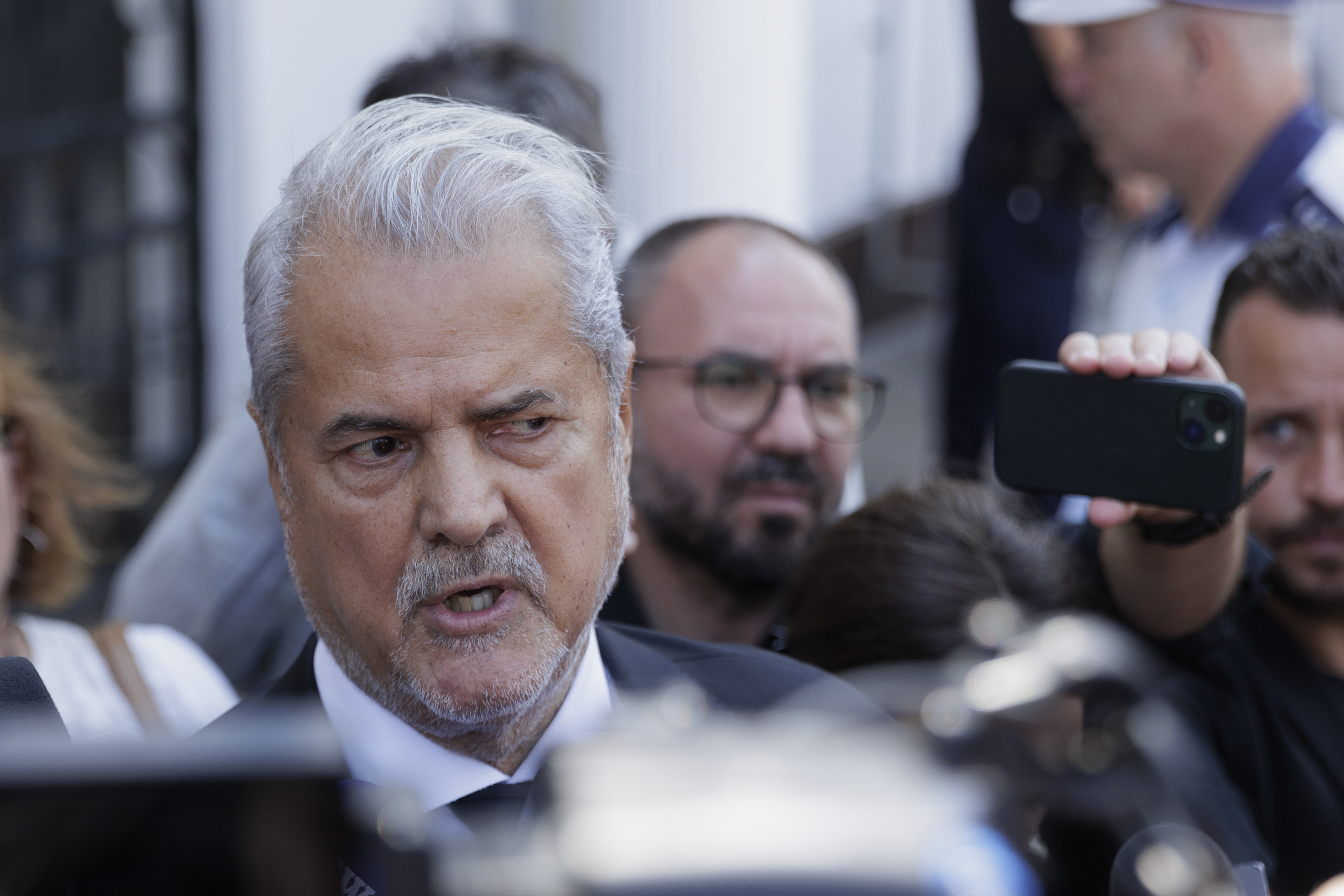 Fostul premier Adrian Năstase, operat la Spitalul Foișor. Ce probleme are: „Urmează o perioadă mai lungă de recuperare”