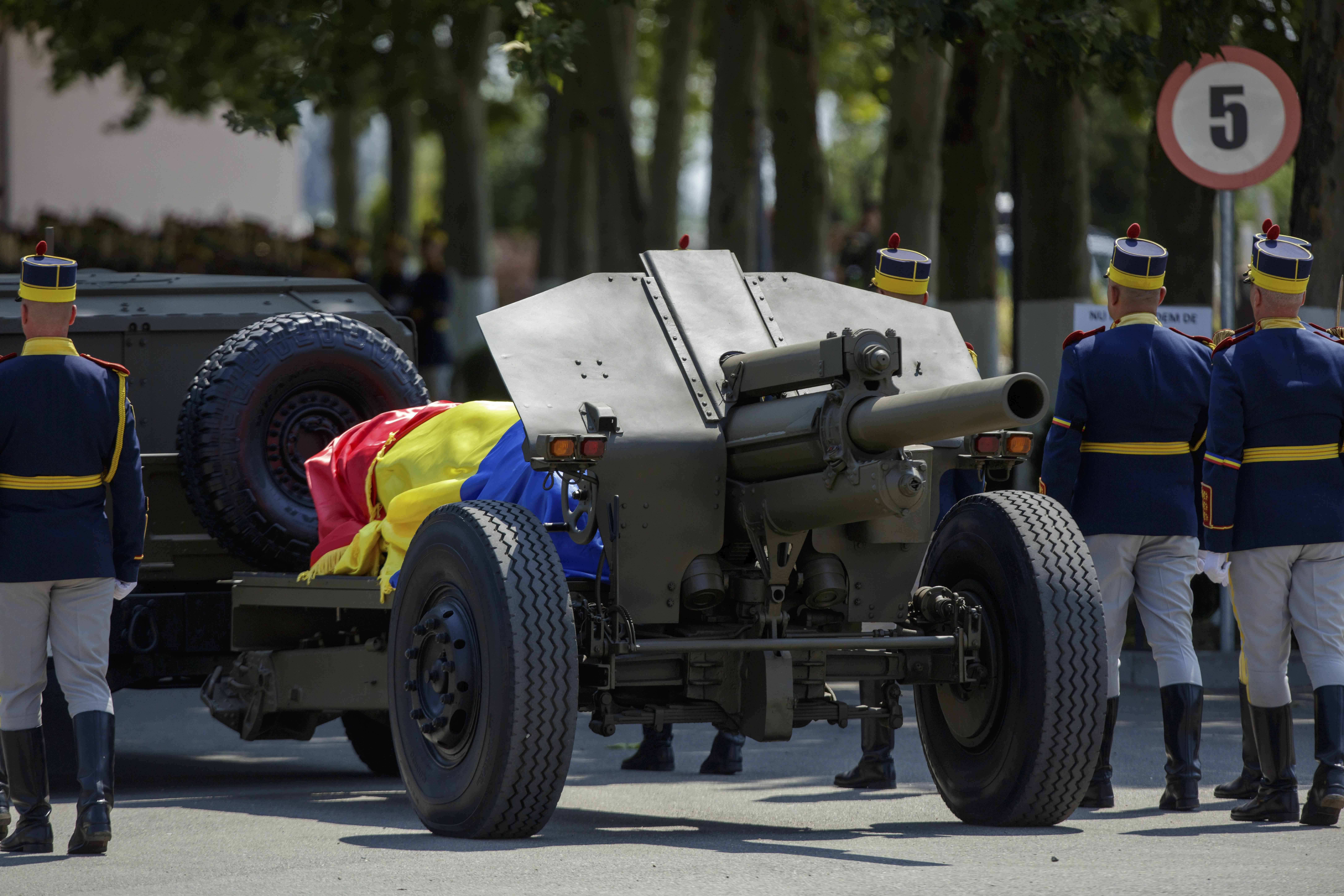 Ce spun istoricii despre absența lui Nicușor Dan și Klaus Iohannis de la funeraliile lui Ion Iliescu