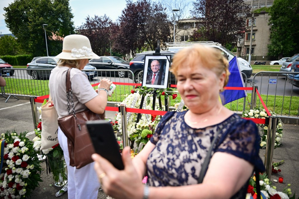 Ultimul drum al lui Ion Iliescu. Cum a arătat ziua în care a fost înmormântat fostul președinte, „cu bune și cu rele”