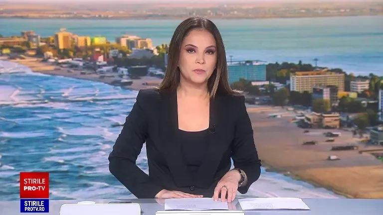 Steagul roșu, arborat pe litoral din cauza vântului puternic. Turiștii se aventurează în larg, în ciuda avertizărilor