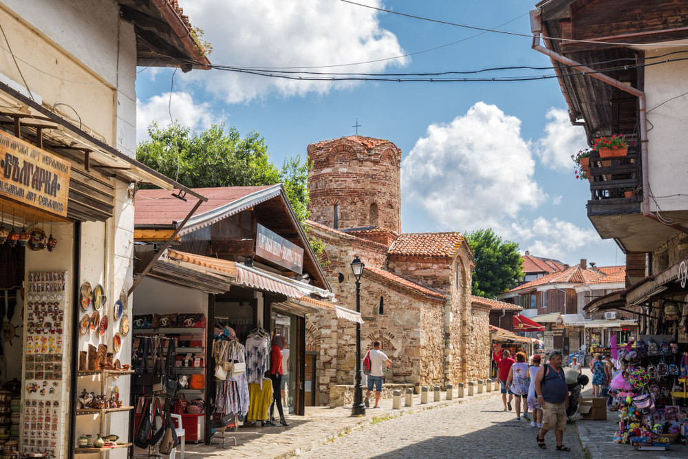 Cum vor bulgarii să scape de pericolul creșterii prețurilor, când trec la euro. Toate magazinele sunt obligate să facă asta