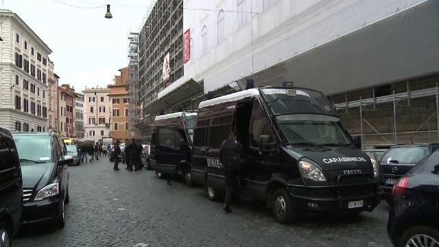 Cum îi adormea românca de 20 de ani pe bătrânii italieni pe care îi jefuia, după ce o primeau în casă