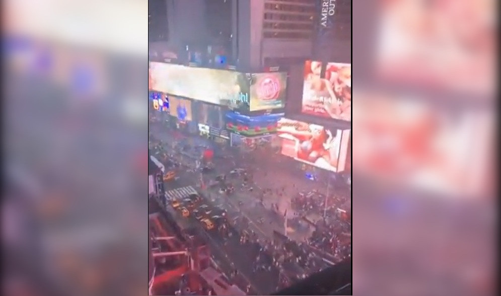 Atac armat în New York. Un adolescent de 17 ani a împușcat trei persoane. Polițiștii au fost în alertă. VIDEO