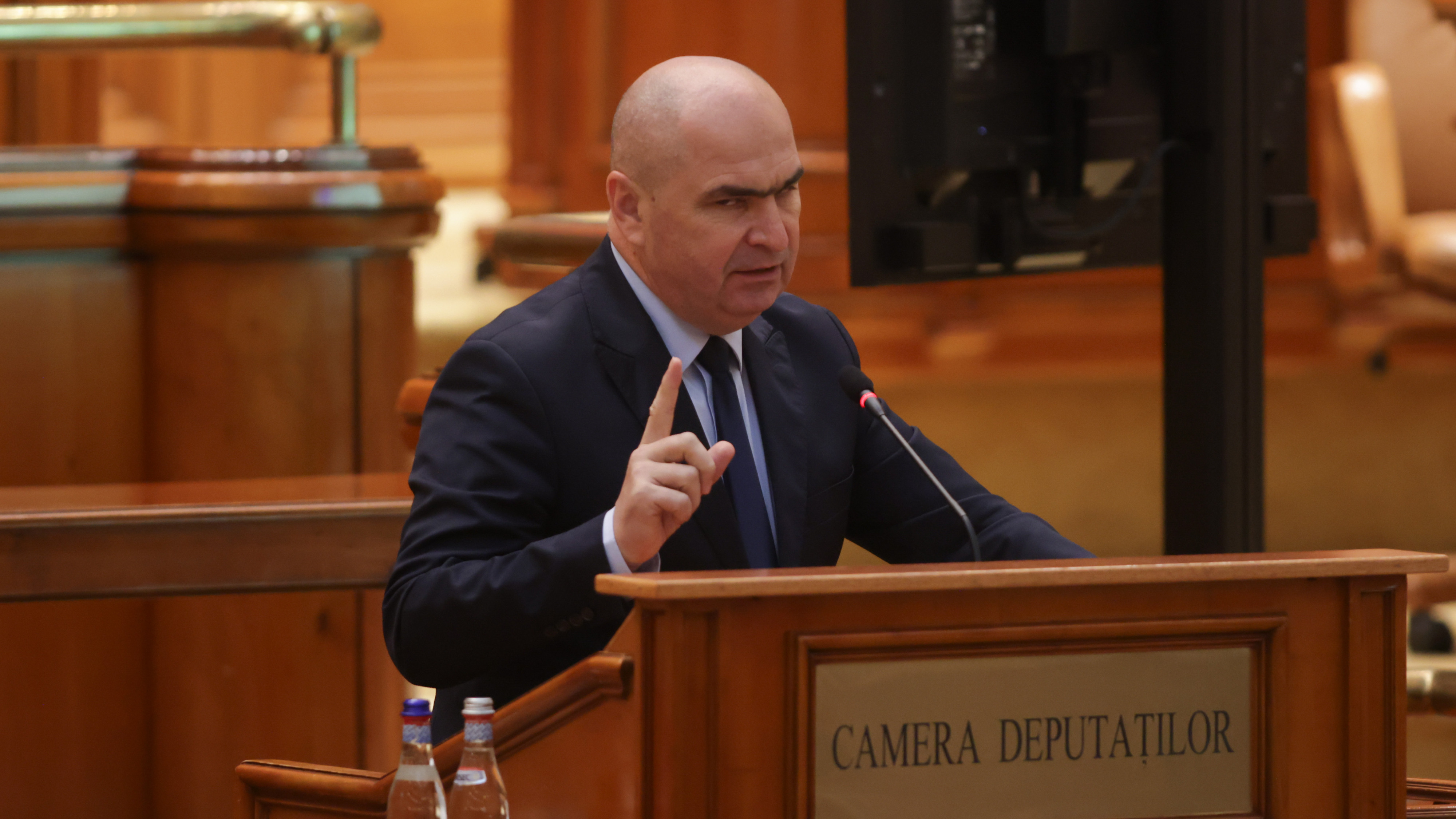 Un fost ministru PSD afirmă că va vota o moţiune de cenzură împotriva Guvernului dacă se opresc lucrările la autostrăzi