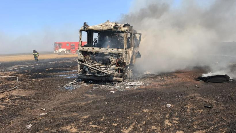 O mașină de pompieri a fost distrusă de un incendiu în Teleorman, în timp ce se deplasa către o intervenție. FOTO