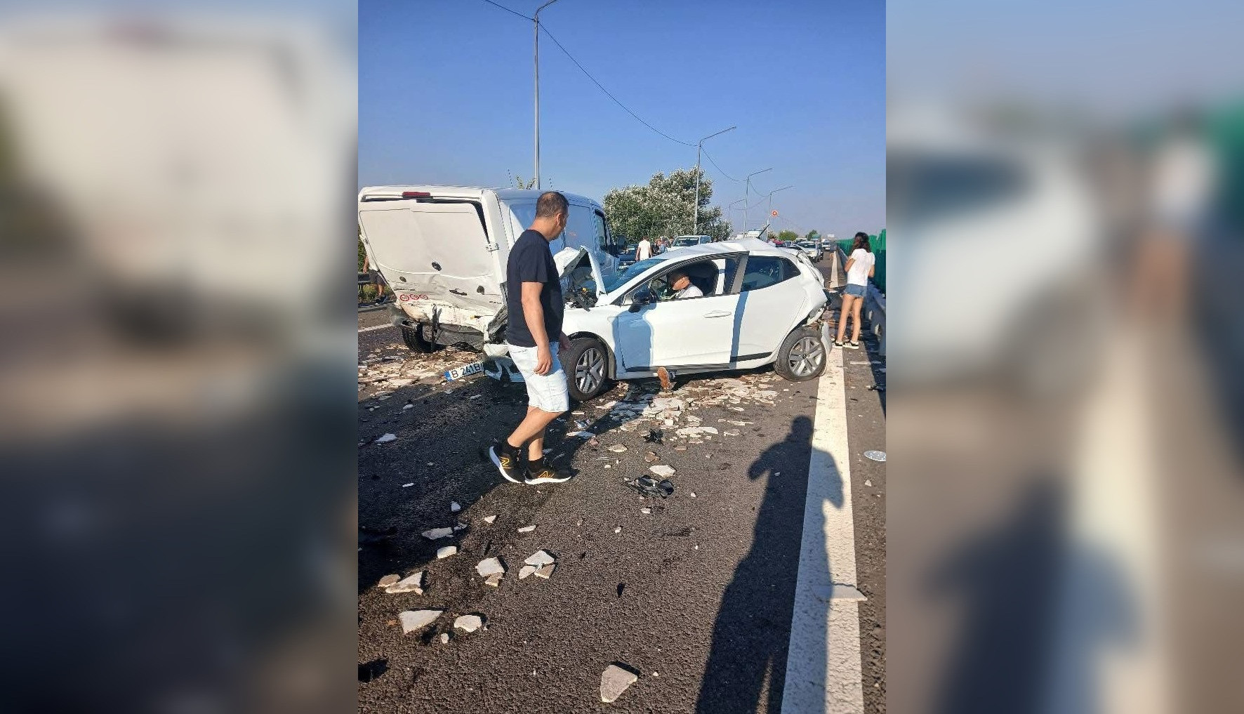 Carambol cu șapte mașini pe A2. Două persoane au fost rănite. FOTO