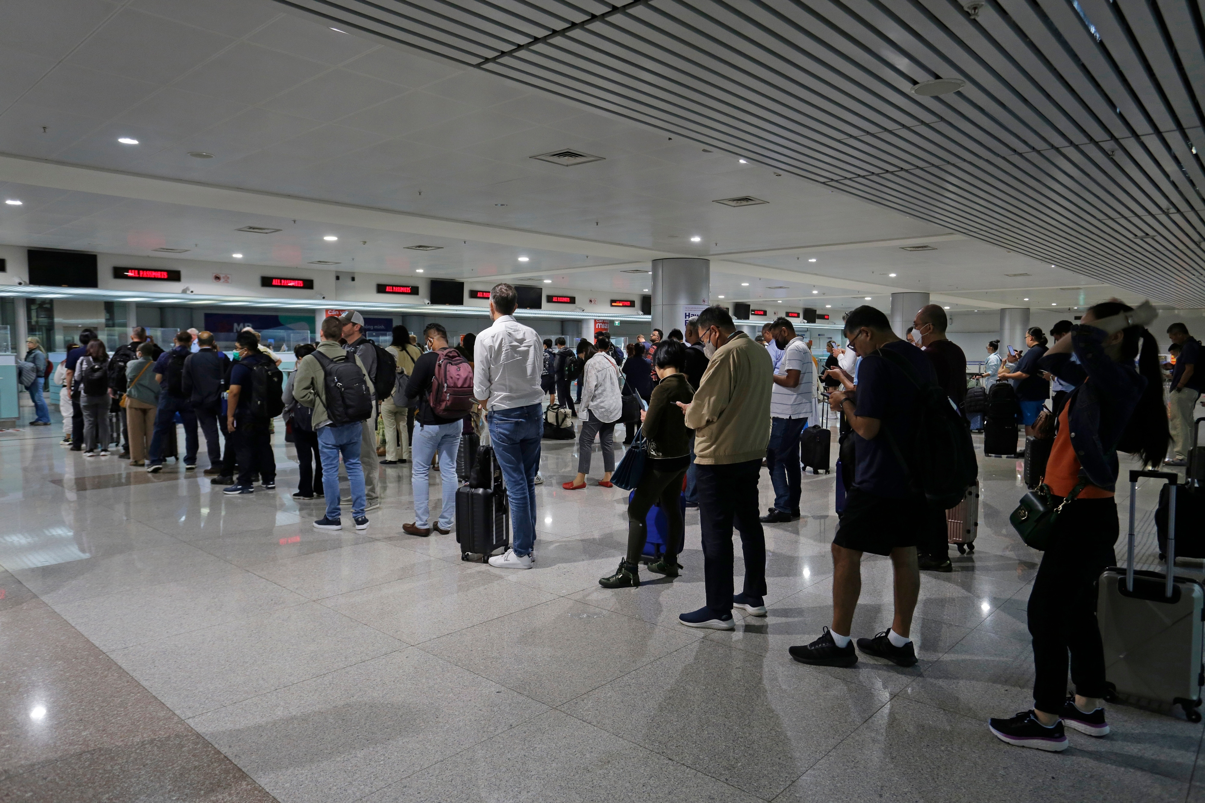 Trei iranieni au fost prinși la Aeroportul Henri Coandă cu acte false. Au încercat să intre în Schengen în mod fraudulos