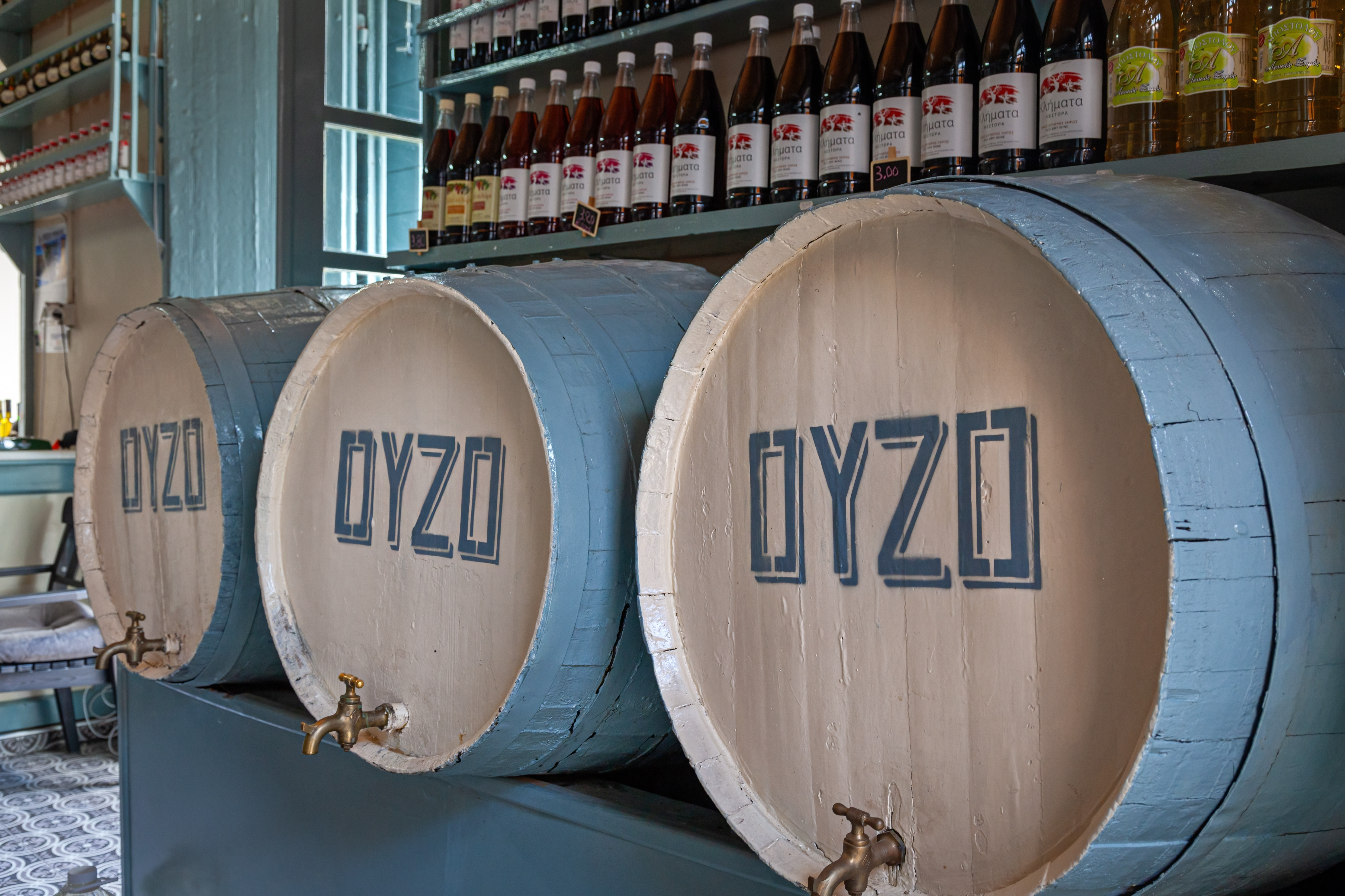 Ouzo – băutura tradițională a Greciei: ce este, cum se bea și ce nu știai despre ea