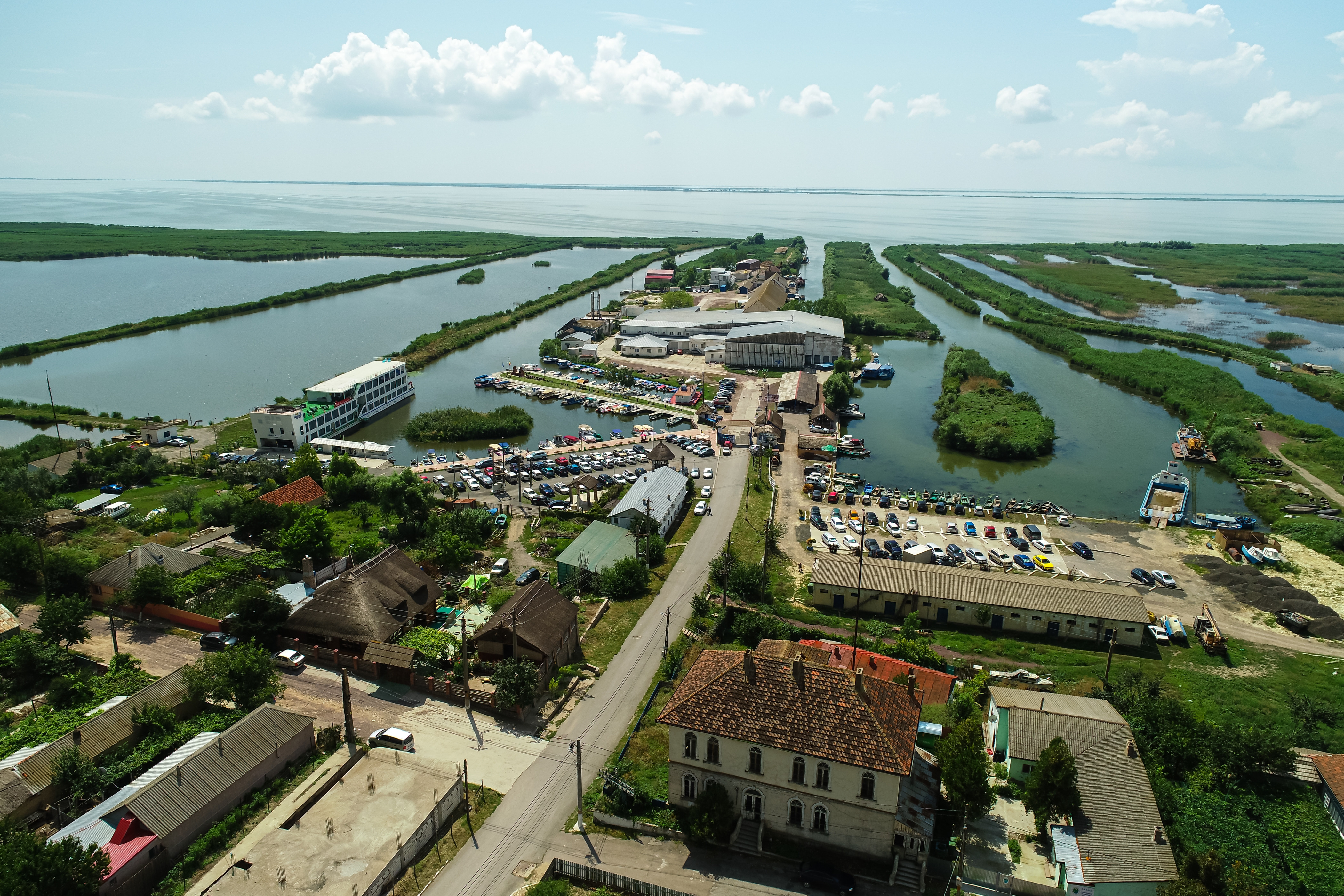 Efecte vizibile în România ale războiului din Ucraina. Traficul maritim și deșeurile cresc poluarea în Delta Dunării