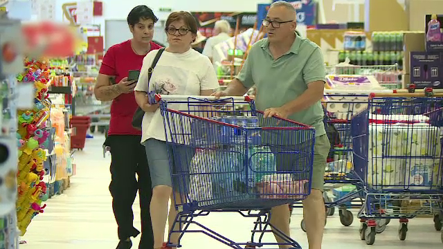 Scumpiri record după ridicarea plafonului la curent, înainte de majorarea TVA. „Plătim facturile și mâncăm de ce rămâne”