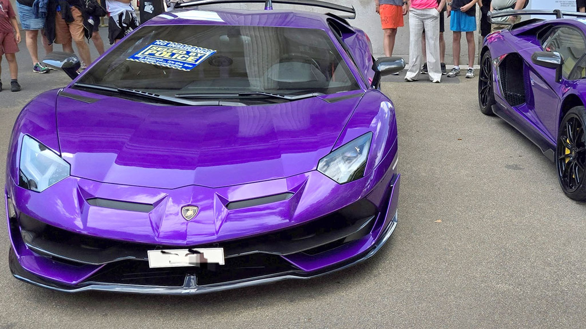 Poliția londoneză a confiscat 72 de mașini de lux, după ce a primit plângeri de la locuitori. FOTO