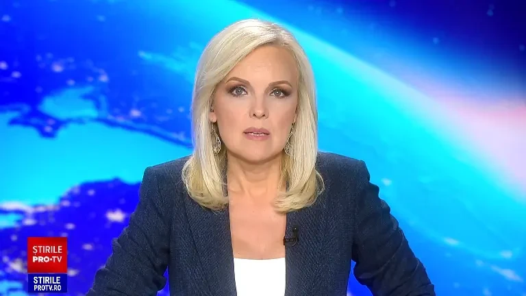 Pe litoral, salvamarii au dus o luptă continuă cu turiștii care încercau să intre în valurile mari. Pericolul este uriaș