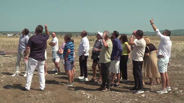 Revoltă într-o comună din Prahova unde a fost montată o antenă 5G, lângă case. „Nu știu dacă radiază sau nu, nu avem nevoie”