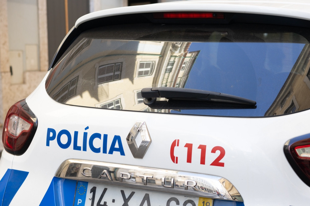 Un adolescent a fost înjunghiat mortal de fostul partener al mamei sale, în Portugalia. Agresorul a murit într-o explozie