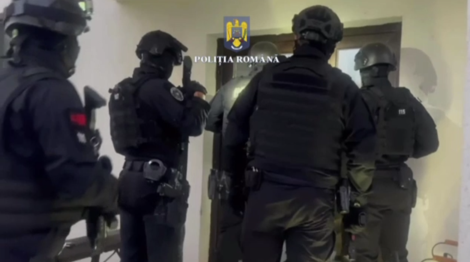 Percheziții în București, după furtul unui seif cu valori de 20.000 de euro. Trei suspecți reținuți, unul e încă în libertate