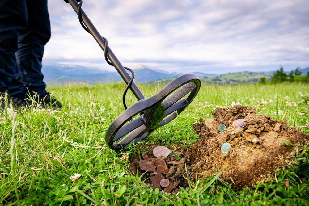 Un vânător de comori a găsit un obiect roman vechi de 2.000 de ani. „Am crezut că era un fel de insignă”
