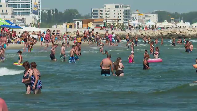 Românii au luat cu asalt litoralul de Sf. Maria. Unii hotelieri au avut oferte cu camere duble de la 660 de lei