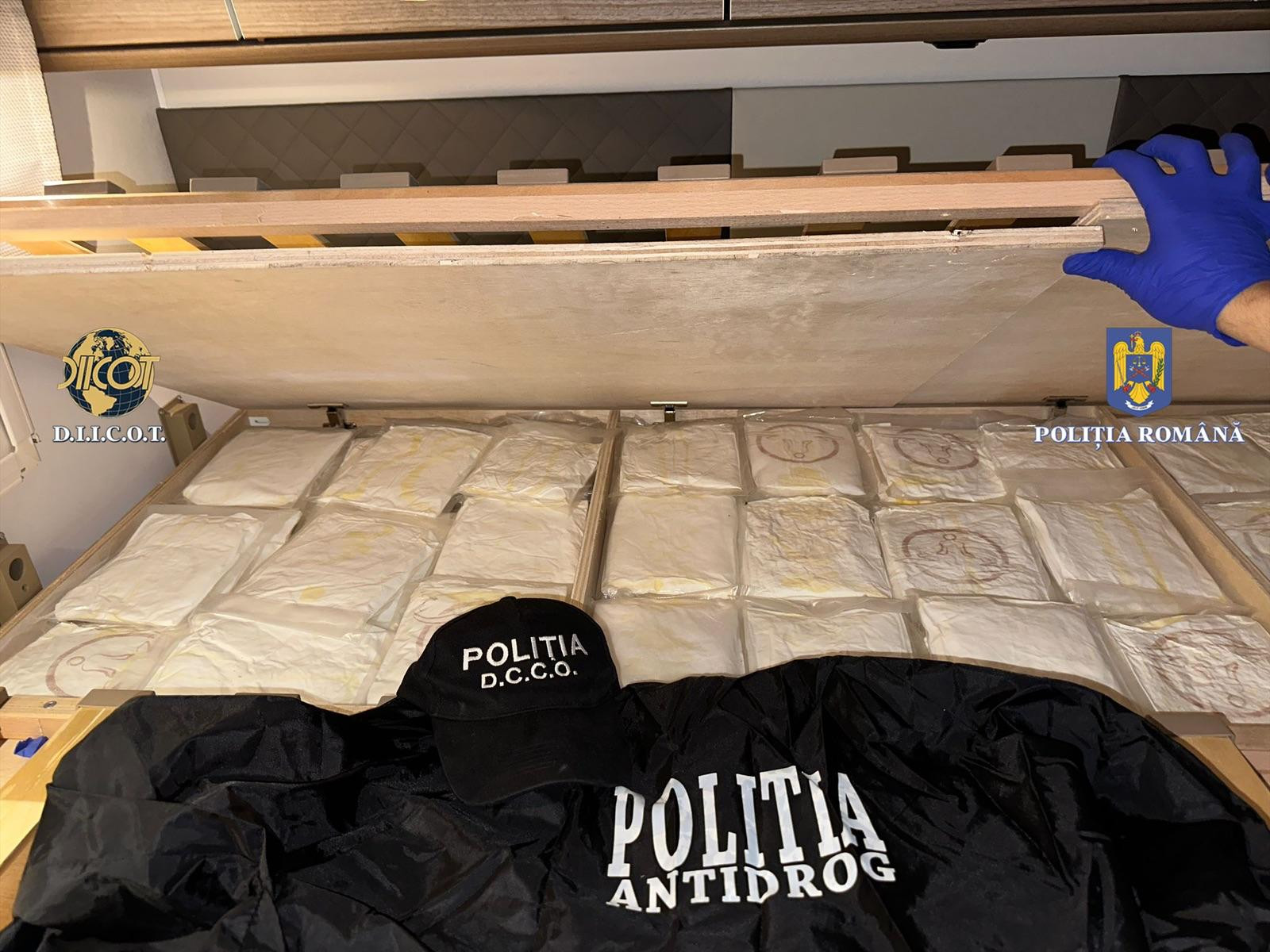 Captură de cocaină de 3,5 milioane de euro, în Sibiu. Drogurile au fost găsite în autorulota unor sârbi. VIDEO
