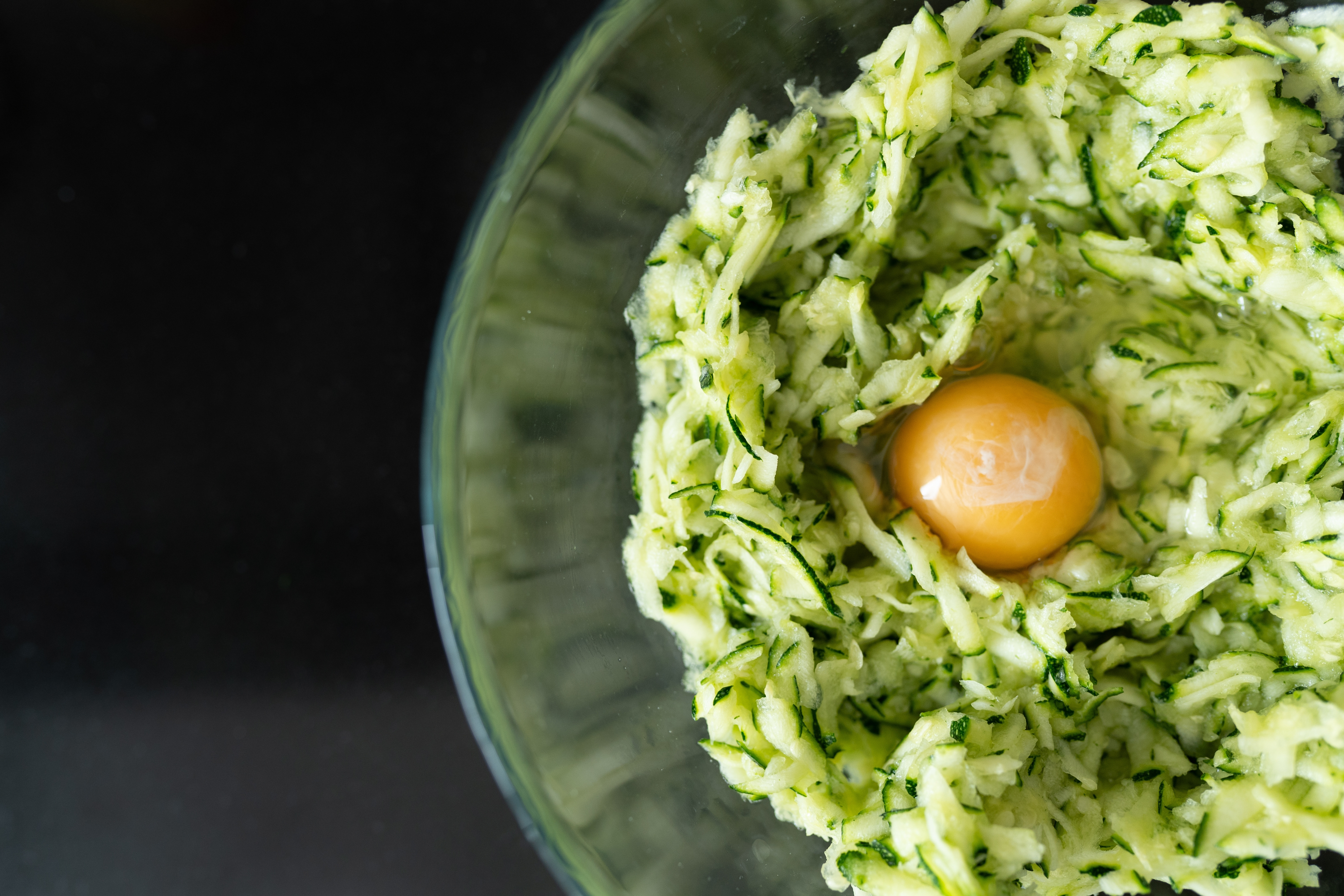 Chiftele de dovlecei – rețeta grecească originală, simplă și delicioasă. Cum se prepară și cum se mănâncă kolokithokeftedes