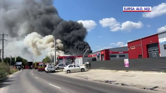 Incendiu uriaș în Iași. Mesaj Ro-Alert pentru localnici să închidă geamurile din cauza fumului toxic. ”Dezastru mare”