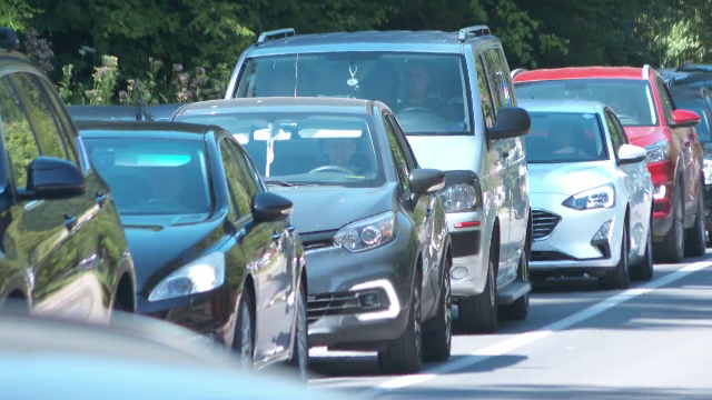 Aglomerație pe drumurile spre munte. Salvamontiștii, în alertă din cauza numărului mare de turiști