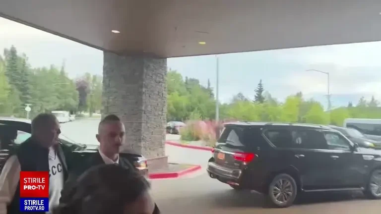 Circ în Alaska, oferit de delegația rusă. Șeful diplomației, Serghei Lavrov, a venit în SUA cu un tricou inscripționat ”URSS”