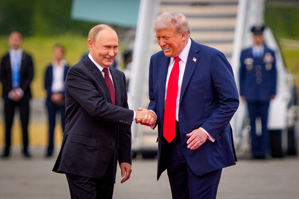 Trump dă ultimatumuri aliaților, Putin nu se mai obosește să mintă că vrea pace. Glumă amară la Kiev: ”Îi dăm tot ce trebuie”