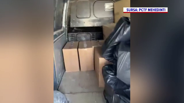 Percheziții în Mehedinți și Dolj. Polițiștii au ridicat 38.000 de pachete de țigări și sume mari de bani