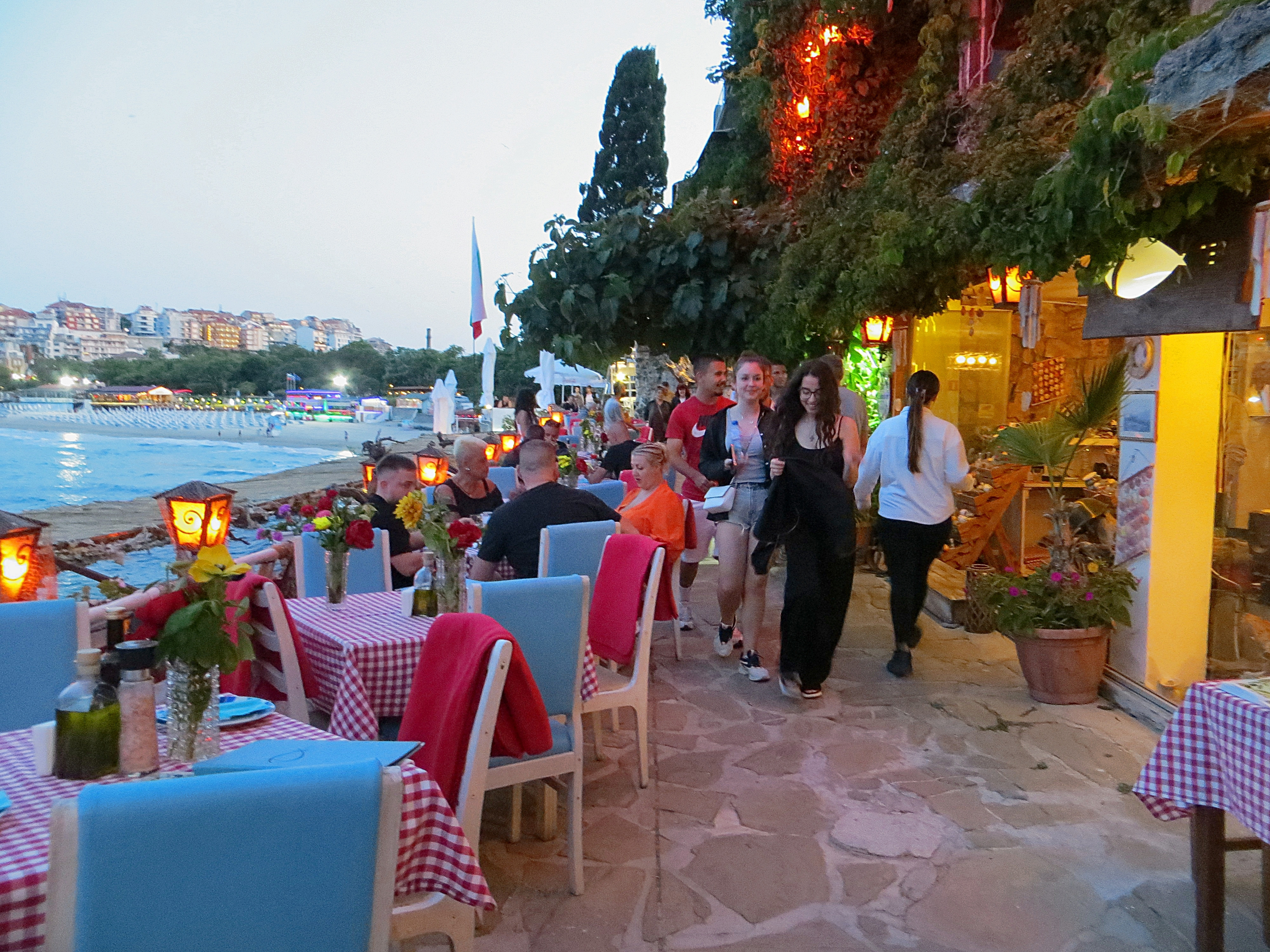 Creștere bruscă a prețurilor la restaurantele din Bulgaria, în plin sezon estival. Ce se întâmplă