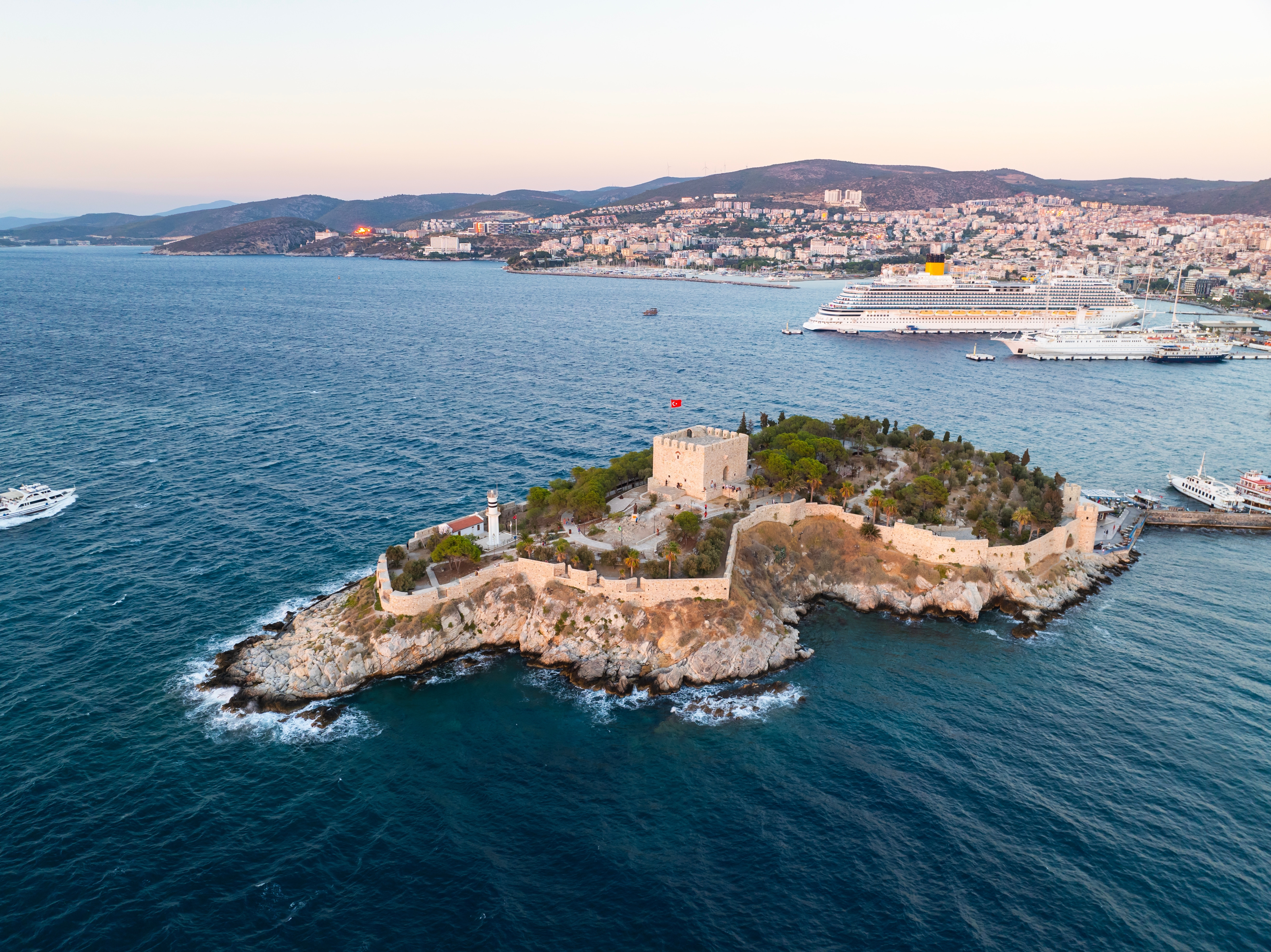 Kusadasi – ghid complet pentru o vacanță de vis în perla Turciei. Totul despre transport, mâncare și atracții turistice