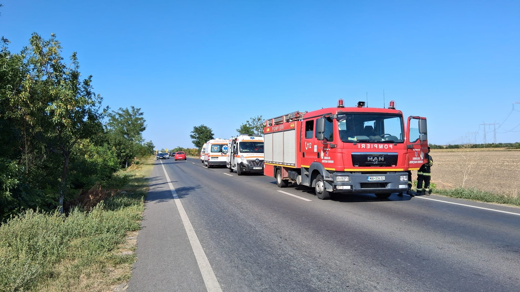 Accident în lanţ, cu şase autovehicule, pe DN 6, în judeţul Giurgiu. Patru persoane au fost duse la spital