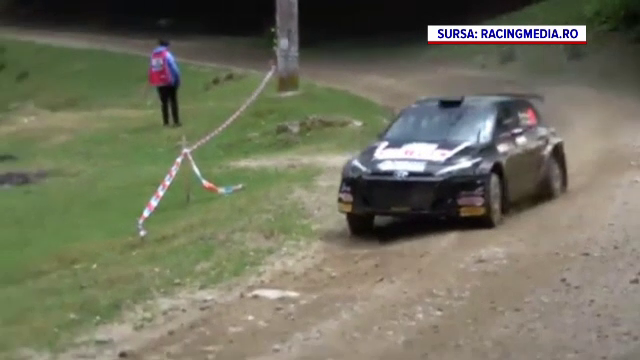 Un bărbat a murit și altul a fost rănit după ce roata unei mașini s-a desprins în mers la o cursă de autocross în Câmpulung