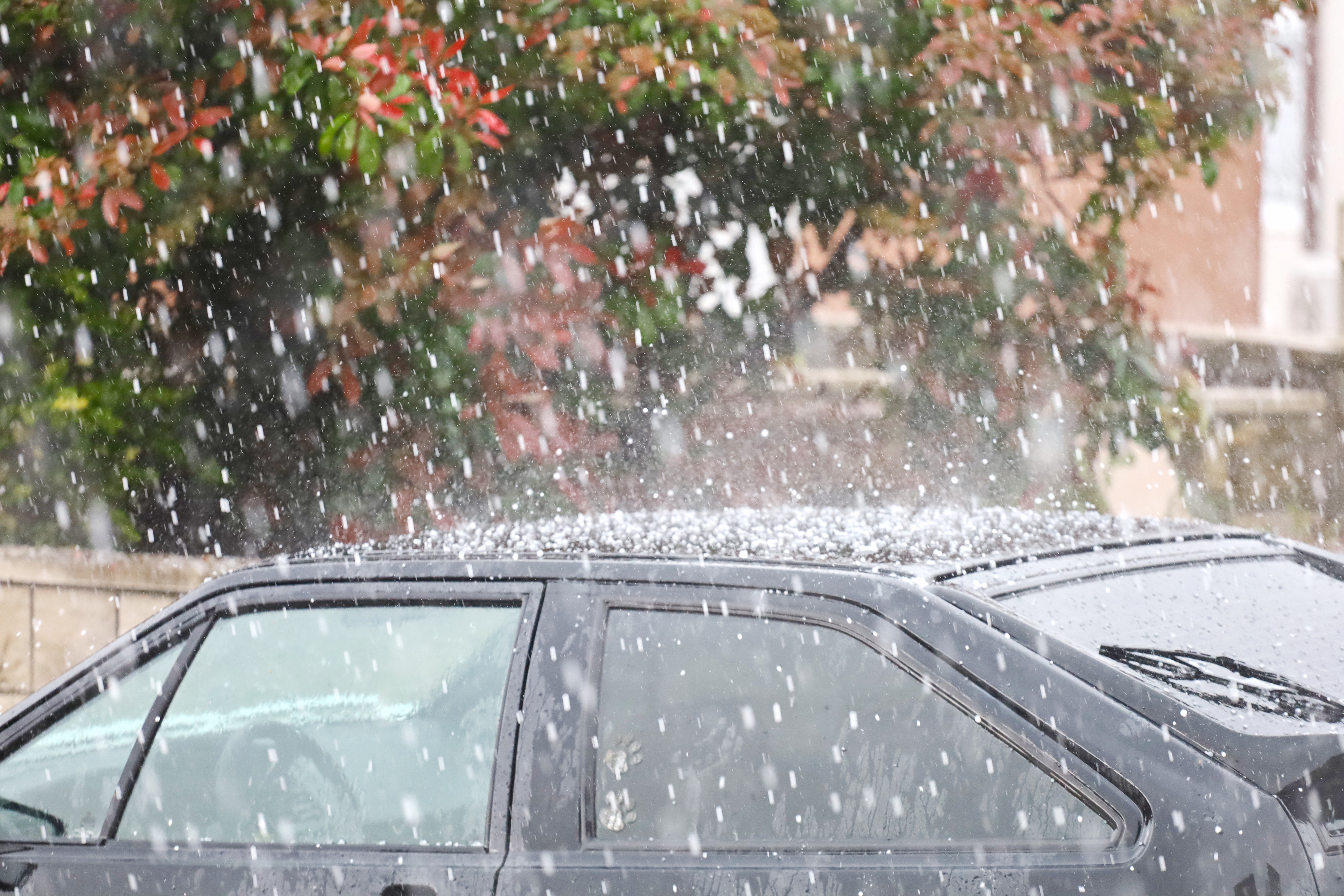 Vremea azi, 31 august. Ploi abundente, cu tunete și fulgere. Zonele unde va cădea și grindină