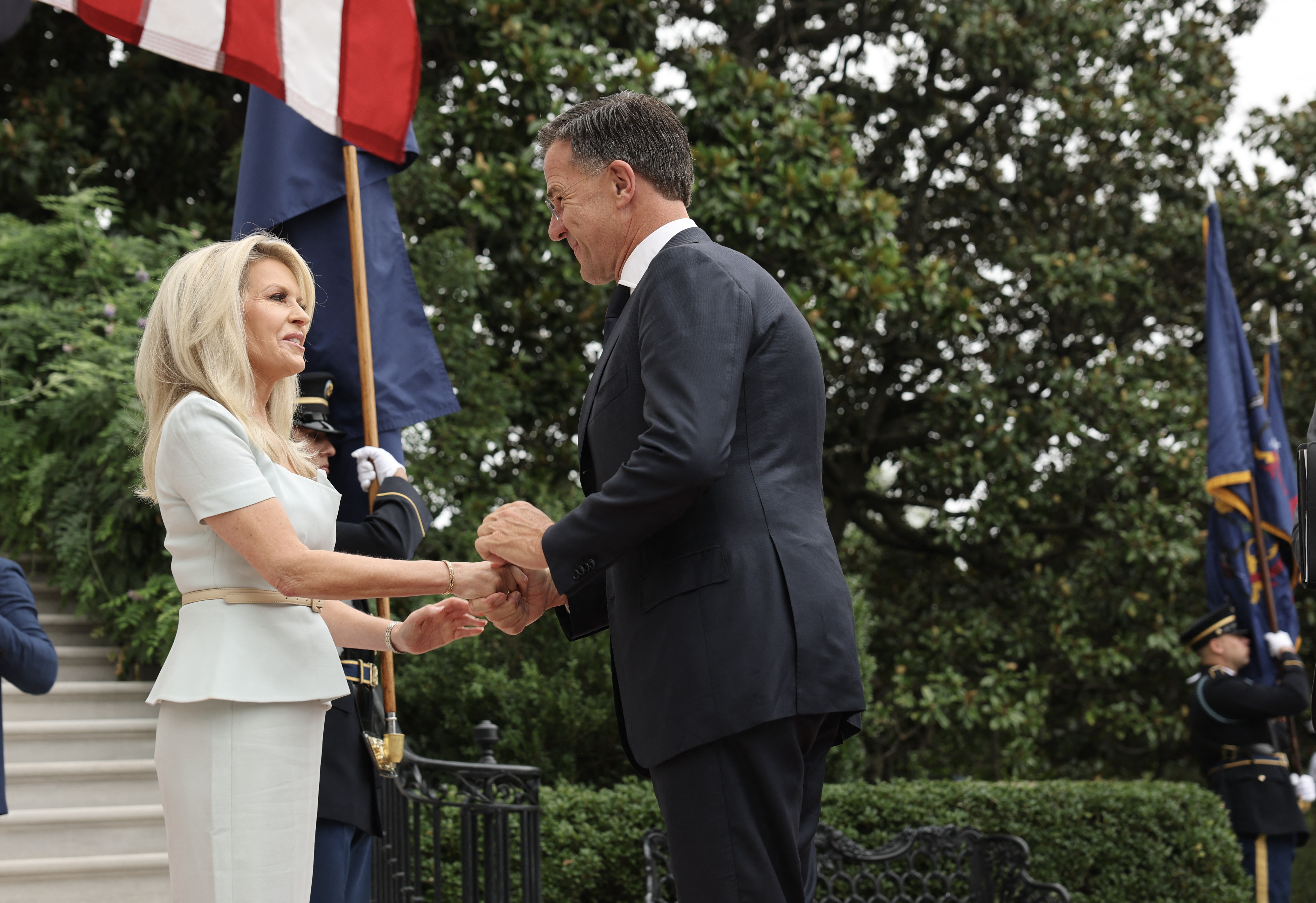 Cine este Monica Crowley, cea care i-a întâmpinat pe liderii europeni la Casa Albă. Scandalul în care a fost implicată. FOTO