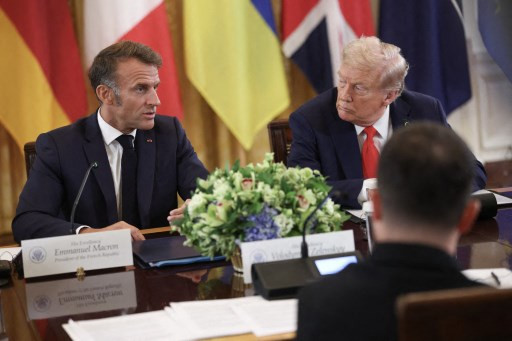 O remarcă făcută de Trump în urechea lui Macron, în Biroul Oval, captată de un microfon rămas deschis. Ce i-a șoptit