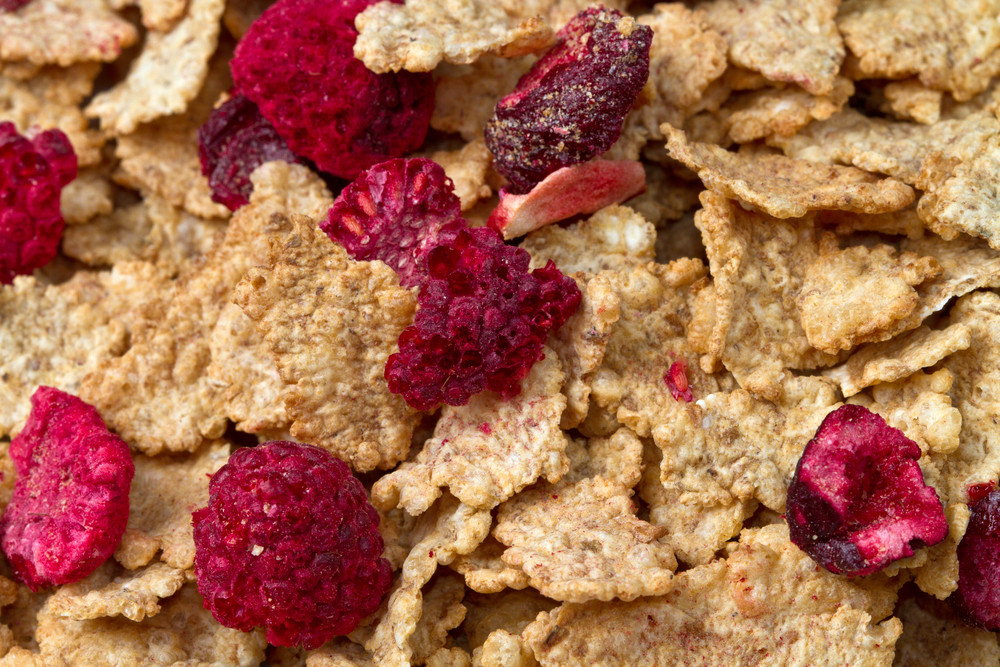 Alertă alimentară în România. Un lot de musli cu fructe a fost retras din magazine din cauza unei substanțe toxice