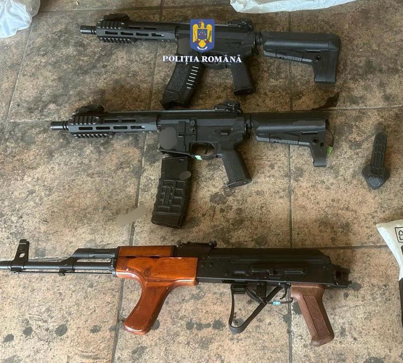 Un bărbat a furat arme de tip airsoft şi scule electrice dintr-o bază sportivă din Constanţa și a încercat să le vândă