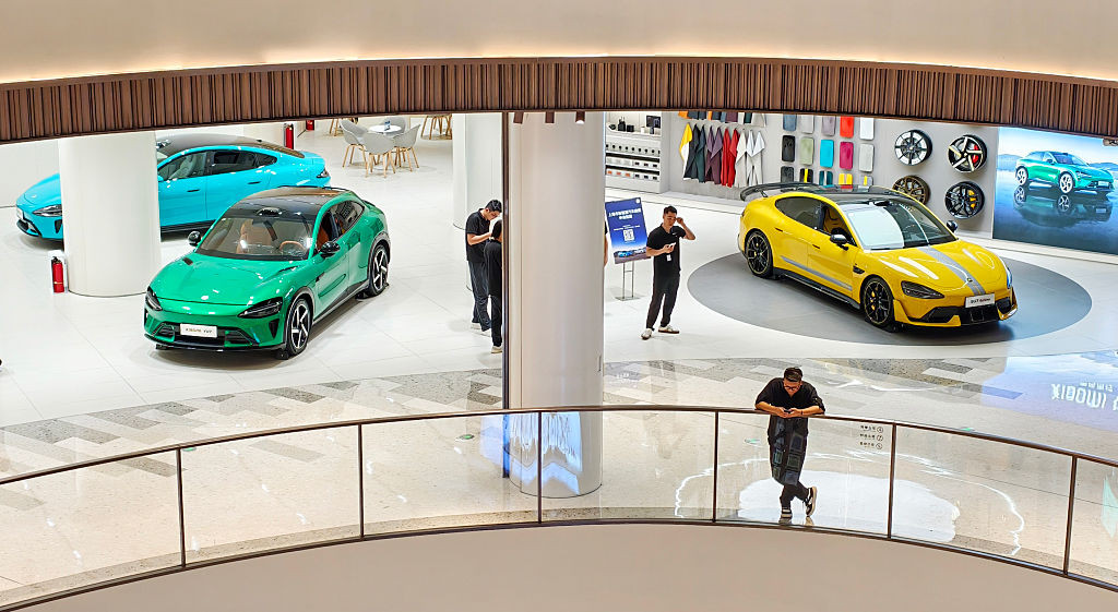 Xiaomi își propune să intre pe piața europeană a mașinilor electrice în 2027. Compania are probleme de producție în China