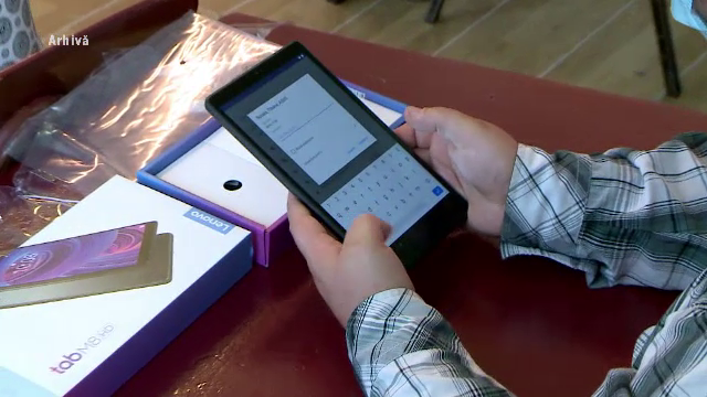 Aproape 50 de tablete repartizate elevilor în pandemie nu au mai fost predate unei școli din Mureș. A fost deschisă o anchetă