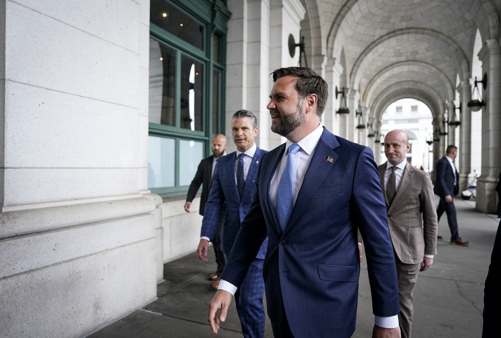 Vicepreședintele SUA, J.D. Vance, huiduit în timpul unei vizite-surpriză în principala gară din Washington. Ce s-a stirgat