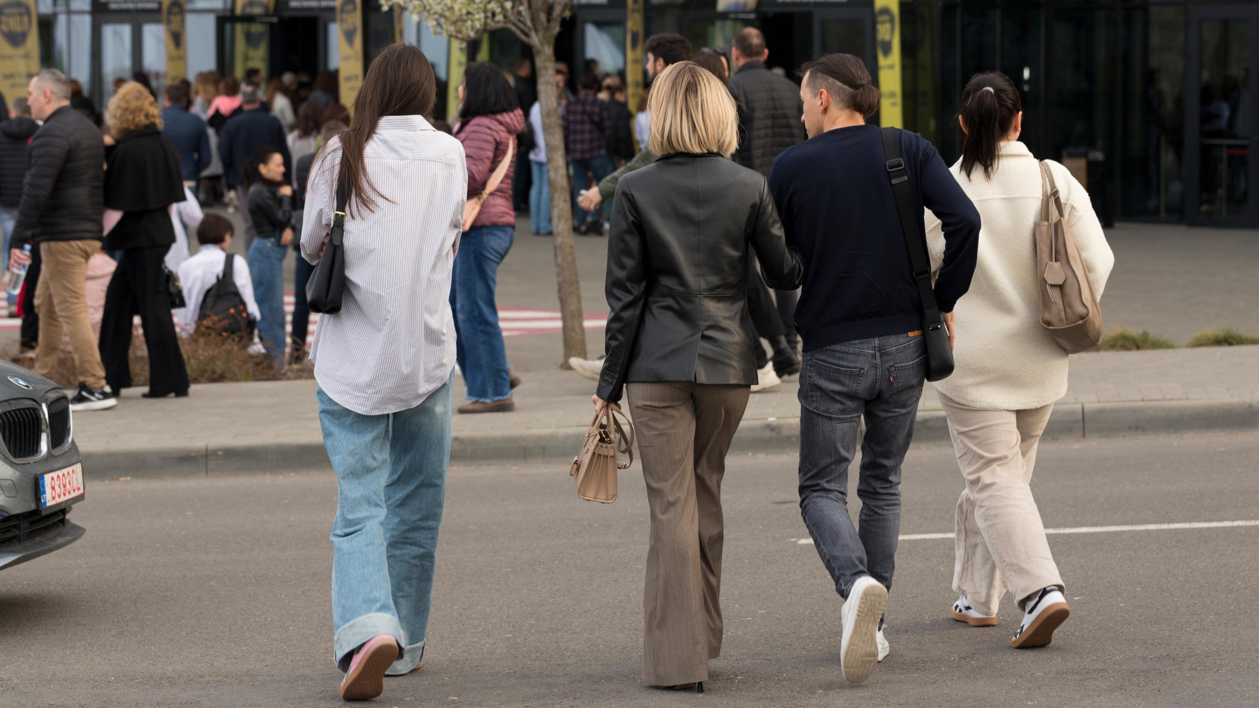 MAE reintroduce taxele consulare. Lista serviciilor pentru care românii vor trebui să plătească