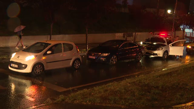 Un șofer de ridesharing a provocat un accident în lanț, în Timișoara. „Nu a fost atent la drum și s-a izbit de alte mașini”