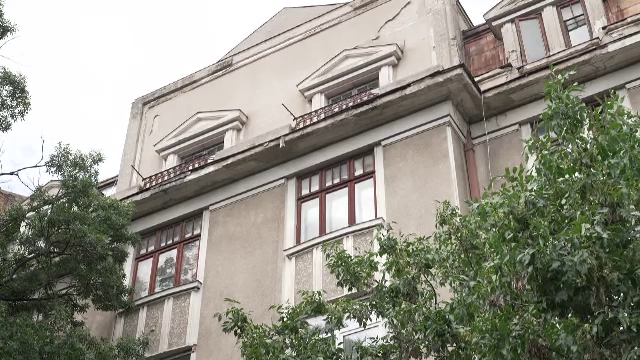 Blocuri și case demolate în București pentru extinderea metroului. Oamenii amenință că vor da statul în judecată