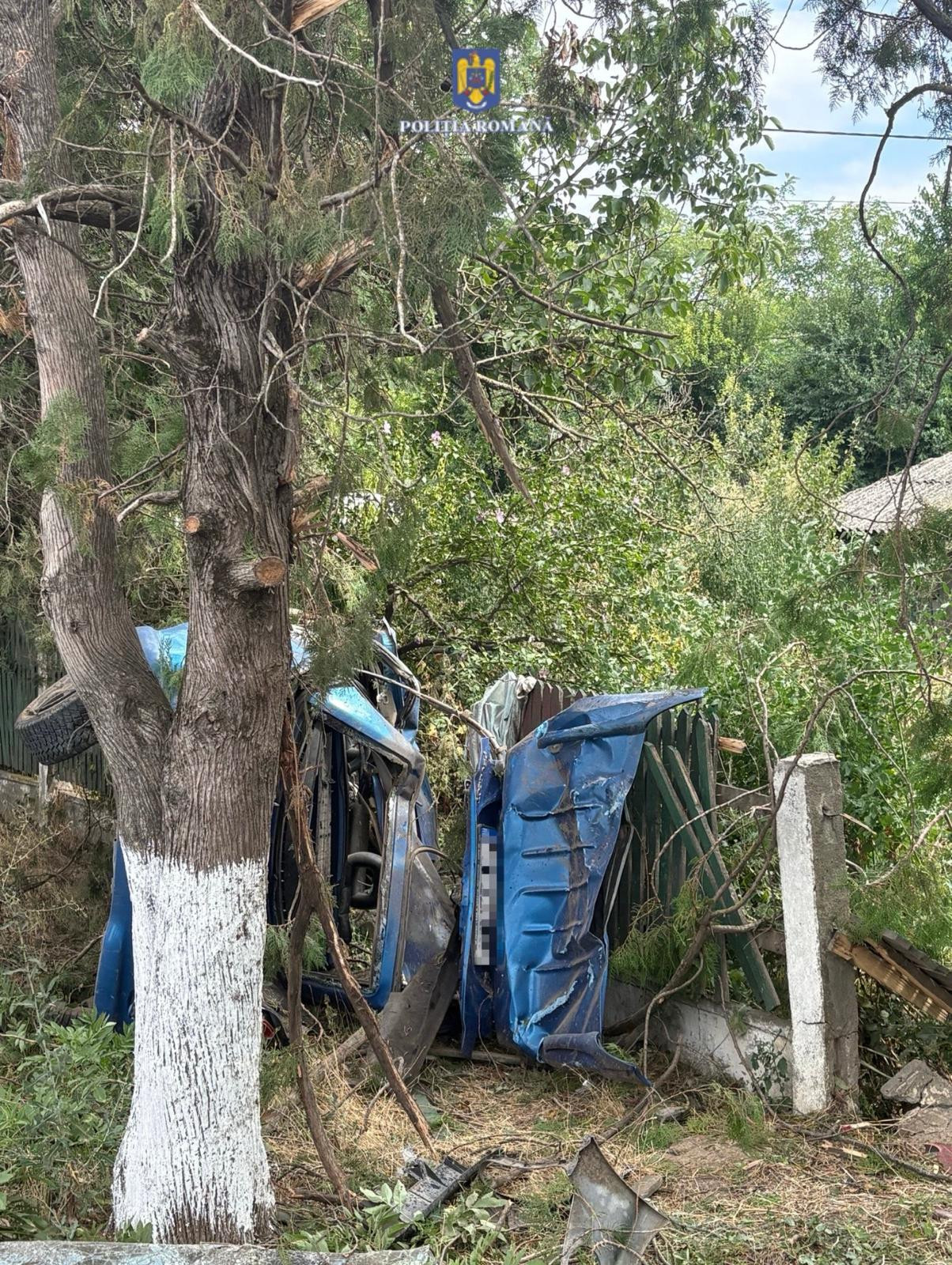 Un adolescent de 16 ani a murit într-un accident, în Ialomița. Șoferul nu are permis și e în stare gravă