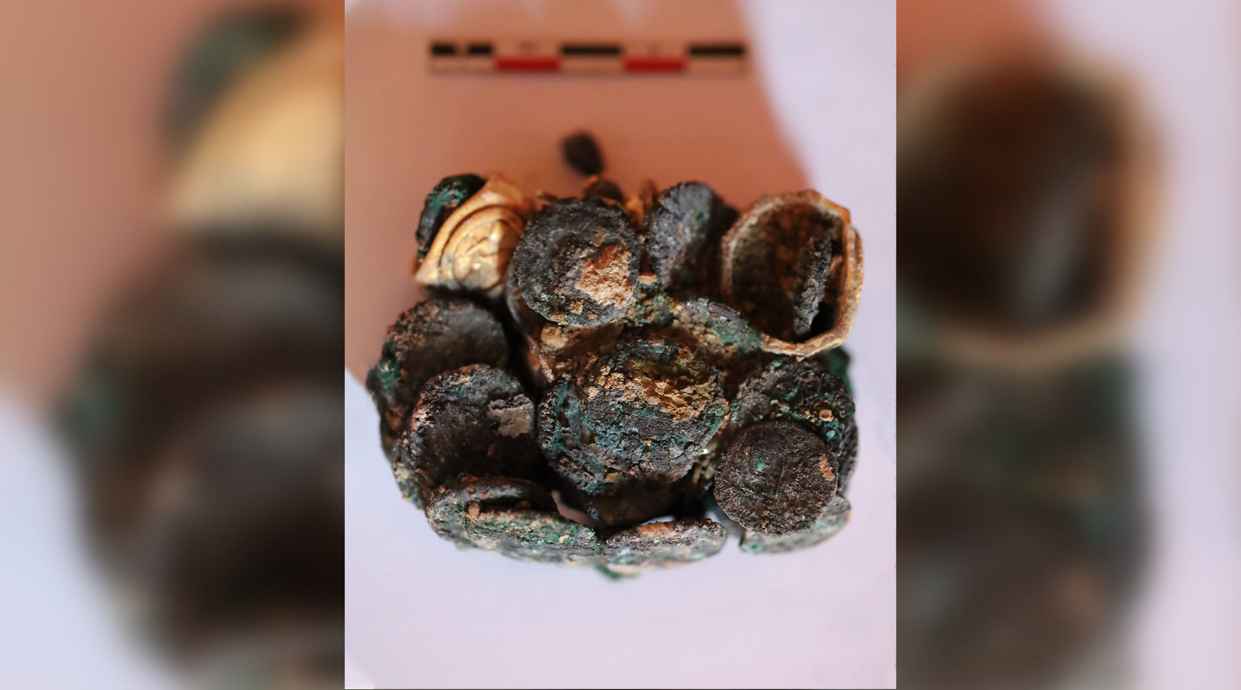 Tezaur de aproape două milenii, descoperit la Histria. Obiectele provin dintr-o locuință din perioada romană