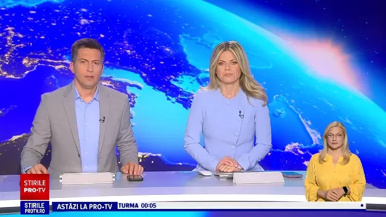 Un camion cu grâu s-a răsturnat în Arad după ce ar fi explodat un cauciuc. A lovit un alt vehicul pe contrasens