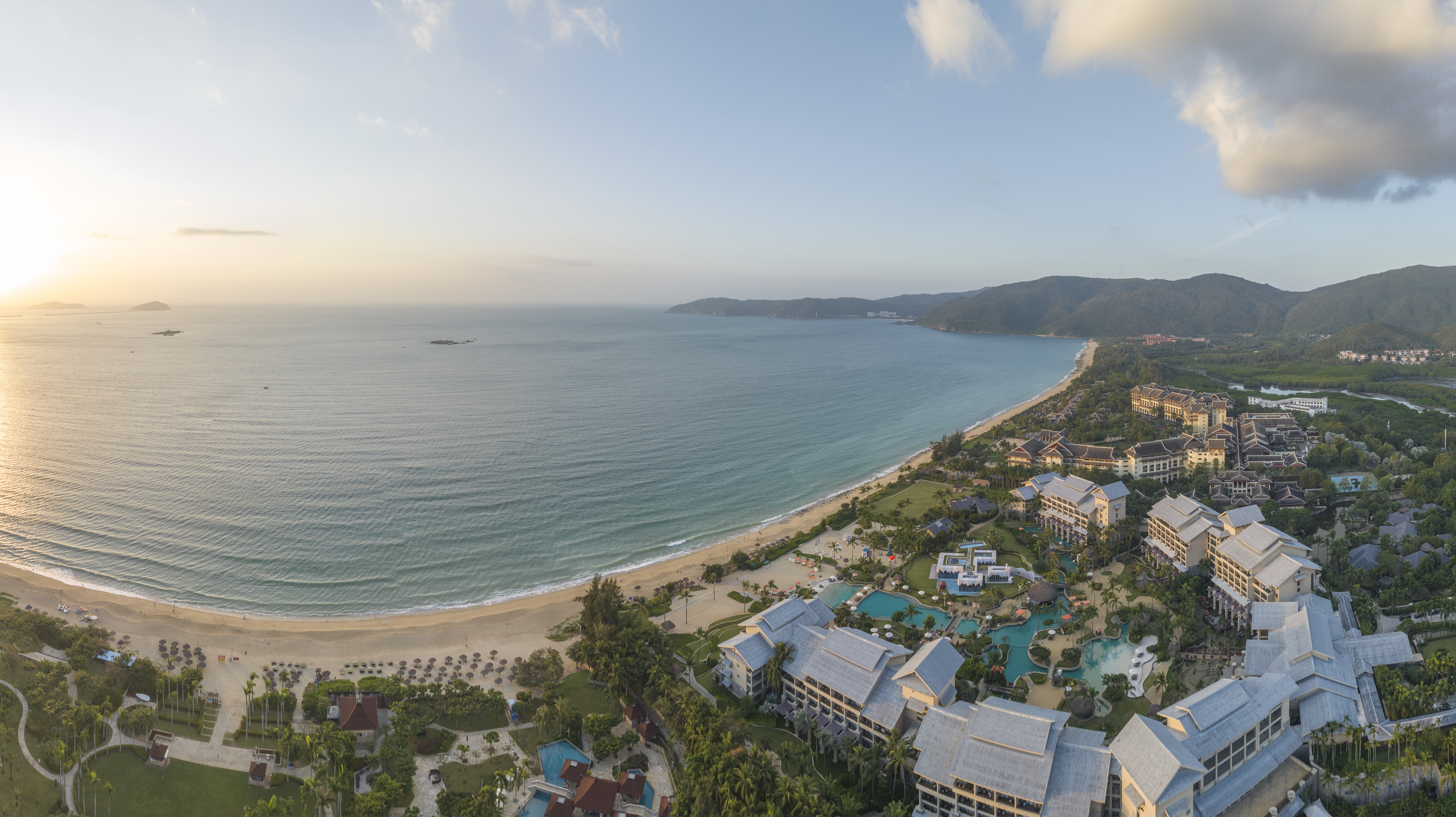 Un oraș turistic din China, renumit pentru staţiunile sale de pe malul mării şi plajele nisipoase, se închide de urgență