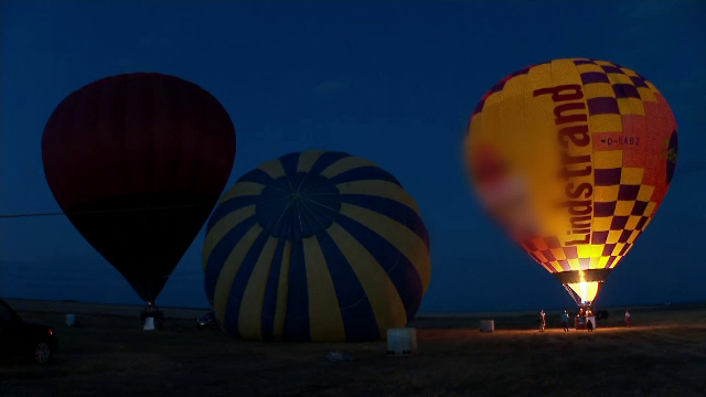 Festivalul baloanelor de la Corbu a transformat cerul în spectacol. O tânără, cerută în căsătorie la 30 de metri înălțime